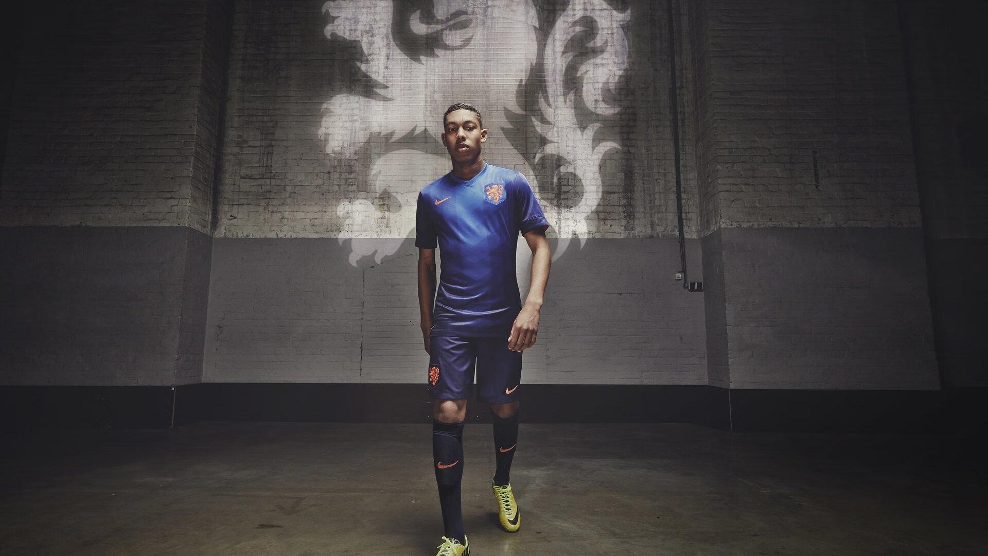 邮报披露，曼联帅位更迭不扰转会蓝图，新星梅努坦言可为世界杯机遇寻新东家